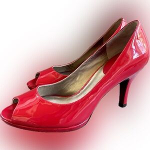 Glossy Red Cole Haan NikeAir Patent Leather 8B Peep Toe Pumps Stunning